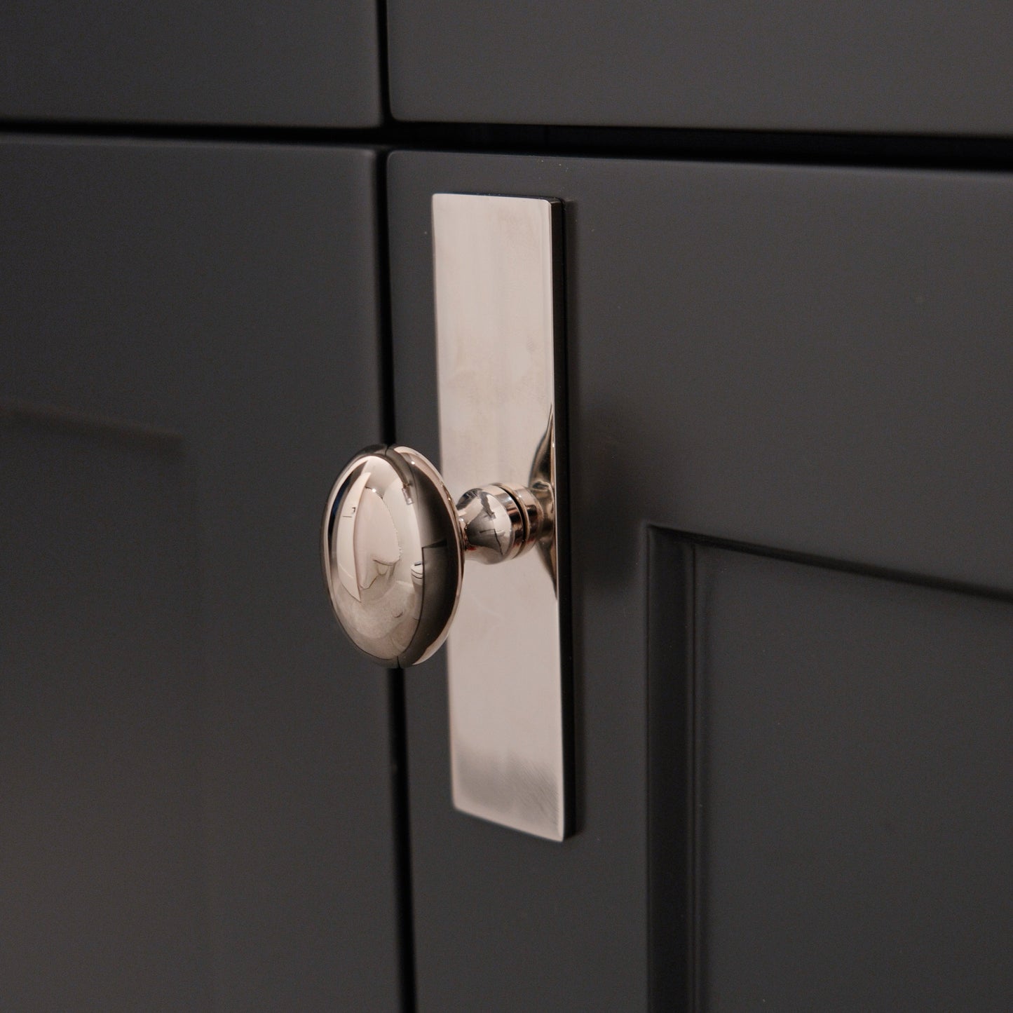 Oval Knob with Backplate