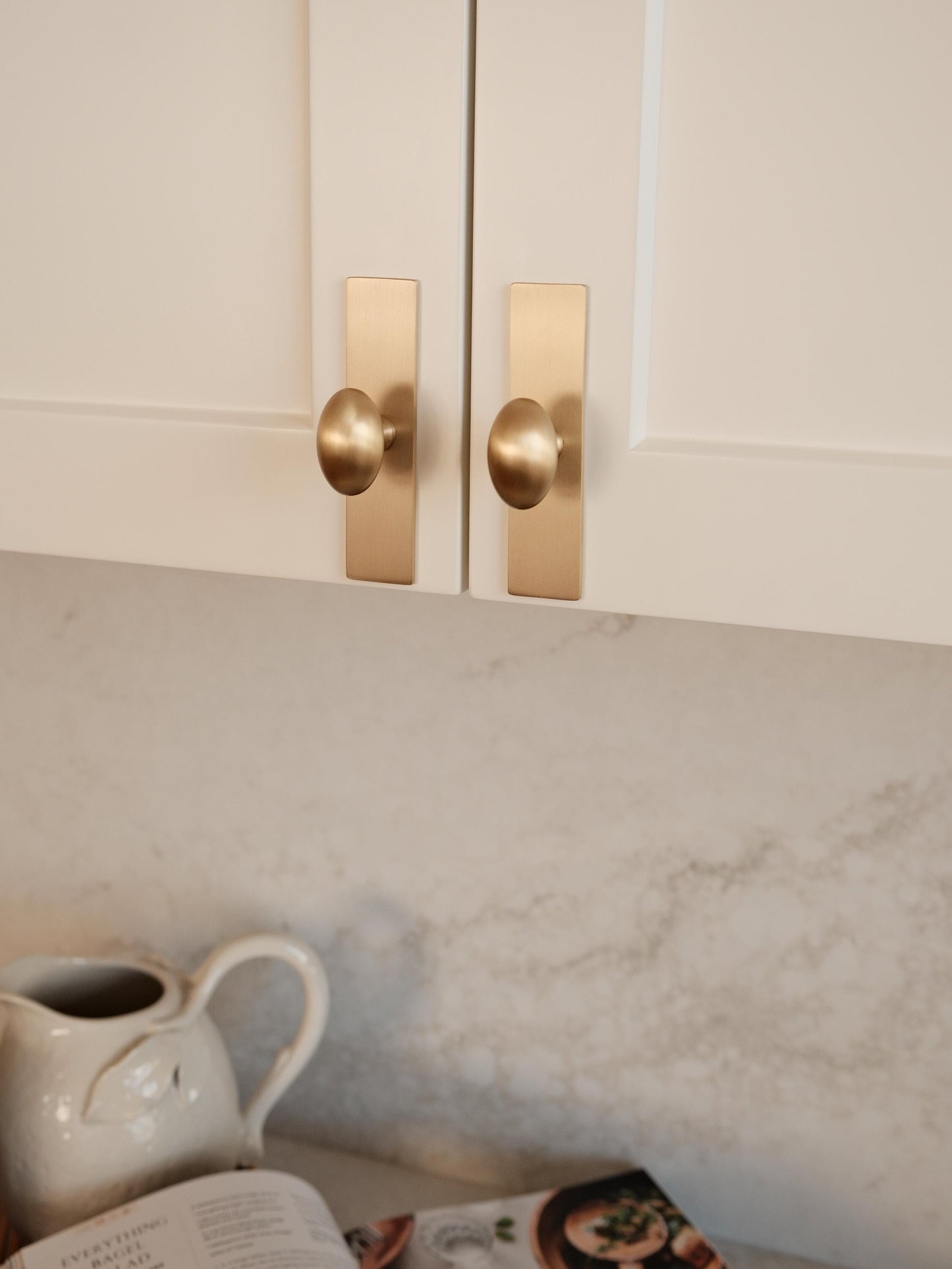 Oval Knob with Backplate
