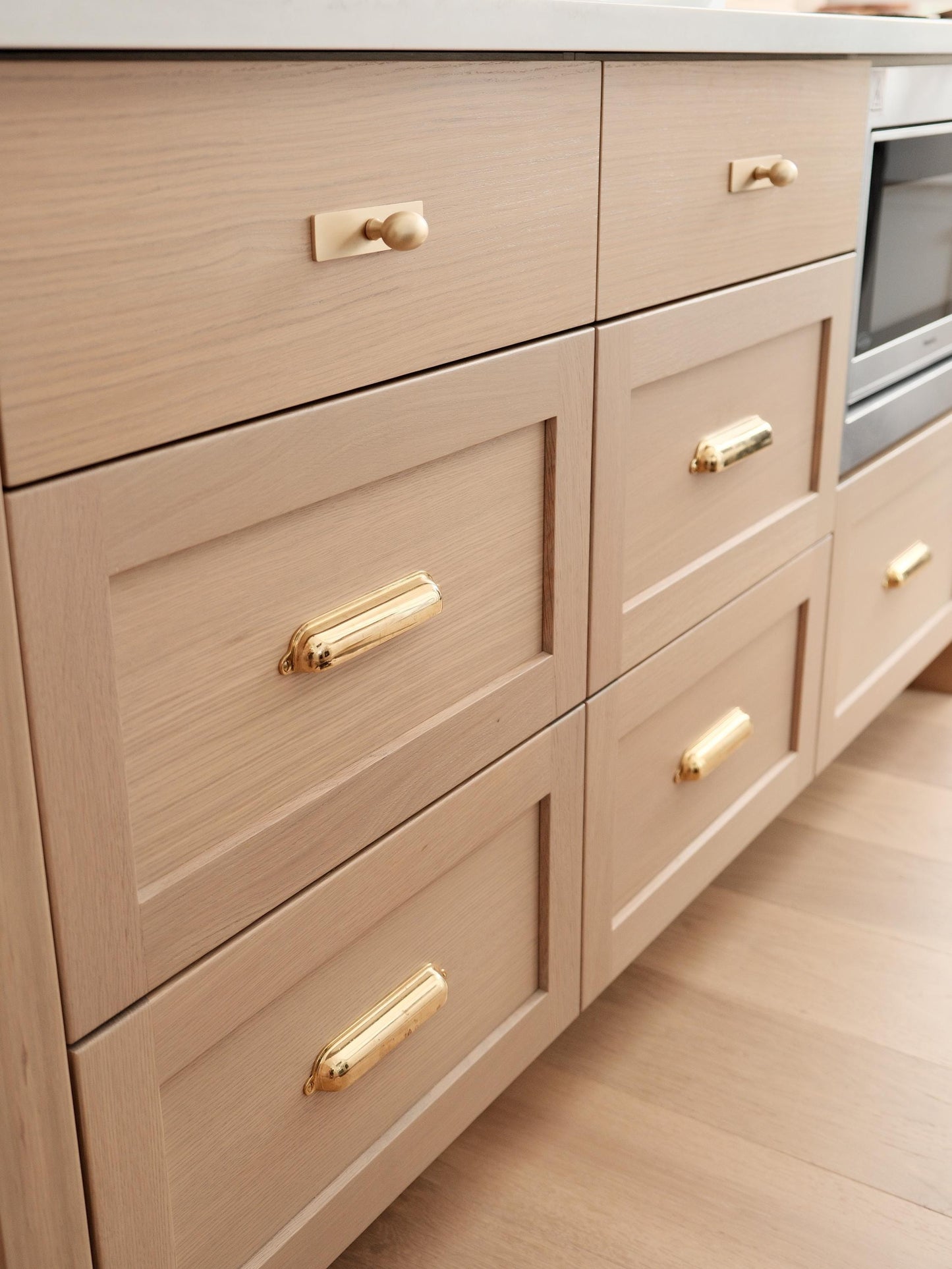Oval Knob with Backplate